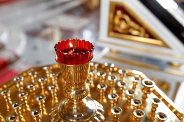 Ortodoks simgesi lamba. Kilise petrol. Kilise özniteliği.