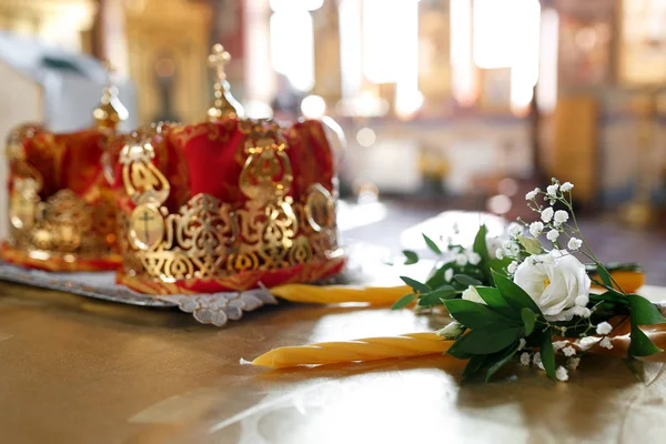 正教会の金結婚式の王冠 — ストック写真