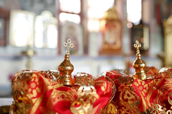 Coroa para casamento em ouro Igreja Ortodoxa — Fotografia de Stock