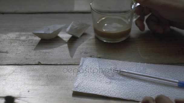 Men hand writing on napkin and holding cup of coffee in another hand. — Stock Video