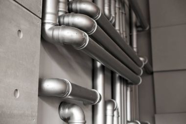 Ham petrol fabrikasında konsept gümüş boru hattı sistemi