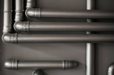 Ham petrol fabrikasında konsept gümüş boru hattı sistemi