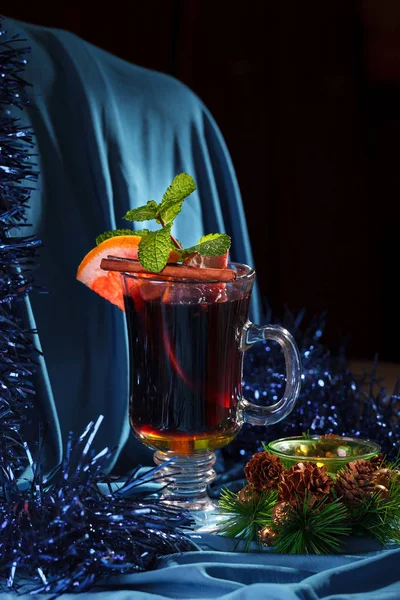 Natal vinho ruminado com toranja e especiarias — Fotografia de Stock