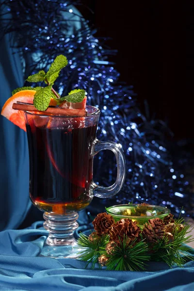 Natal vinho ruminado com toranja e especiarias — Fotografia de Stock