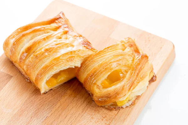 Puff pastry with peach, thyme and honey. Breakfast. Selective focus — Stock Photo, Image