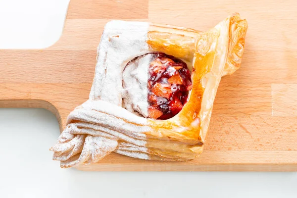 Open pies of puff pastry pies with cranberries, apples and honey. — Stock Photo, Image
