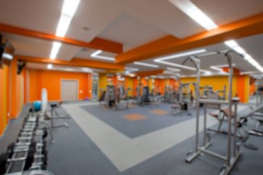 Arka plan modern fitness merkezi yaşam sağlık egzersiz donanımları ile bulanıklık: bulanık perspektif görünüm spor tesisi hizmet Oda: boş diyet, spor salonu kapalı alan vücut geliştirme eğitim