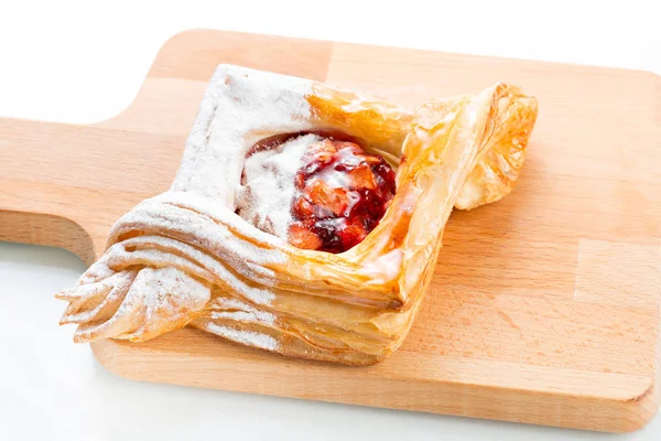 Open pies of puff pastry pies with cranberries, apples and honey. — Stock Photo, Image