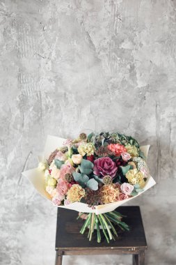 Buket Foamiran kağıt. Basit bir buket çiçek ve yeşillik