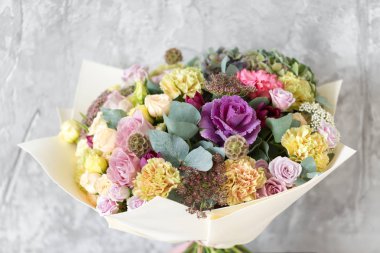 Buket Foamiran kağıt. Basit bir buket çiçek ve yeşillik