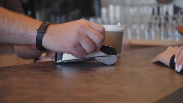 Concept NFC contactless payment. Making payment with credit card and pos terminal, printed check. a coffee shop — Stock Video