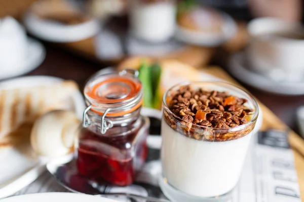 Homemade yogurt with granola, dried fruit and nuts bio - most healthy seed. small depth of sharpness — Stock Photo, Image