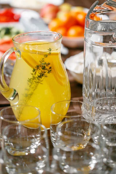 Fruit juice in the decanter. Morning hotel breakfast buffet. empty glasses — Stock Photo, Image