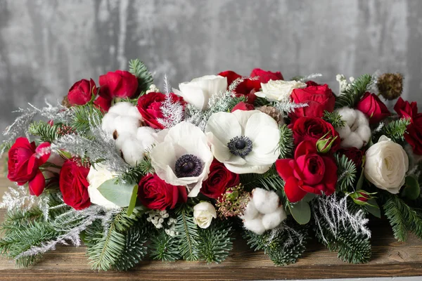 Winter decor. The composition of the branches Nobilis and fresh flowers. Work florist in shop. For decorating a family dinner — Stock Photo, Image