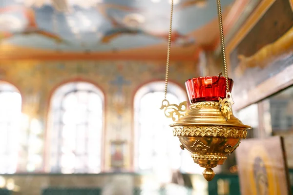 Tillbehör för dop av barn ikoner av ljus och teckensnitt, Ortodox kyrkan. Sakrament, barn — Stockfoto