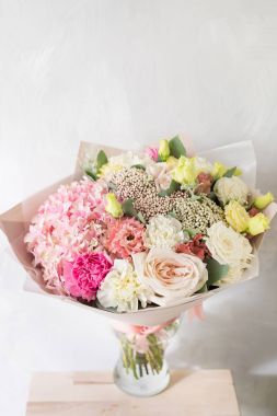 Buket Foamiran kağıt. Basit bir buket çiçek ve yeşillik