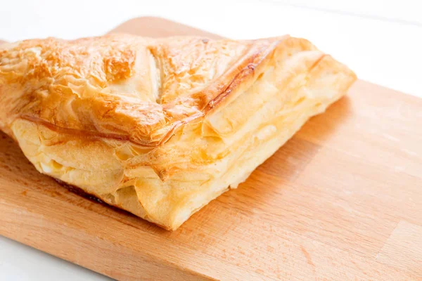 Puff pastry pies with cranberries, apples and honey. — Stock Photo, Image