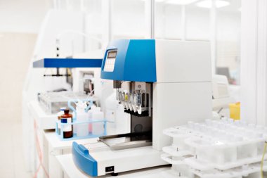 tıbbi cihazlar için analiz eder. kan AIDS ve diğer hastalıklar için test. DNA'ın tanımı.