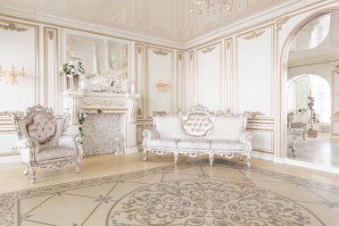 Gün ışığı alan lüks dekor. Modern fotoğraf stüdyosu. Işık bahar odası studio iç.