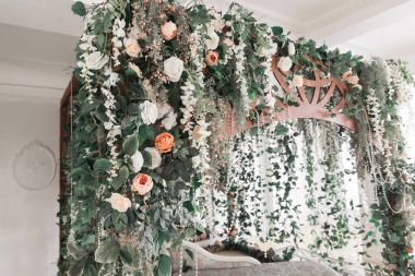 Gün ışığı alan lüks dekor. Modern fotoğraf stüdyosu. Işık bahar odası studio iç.