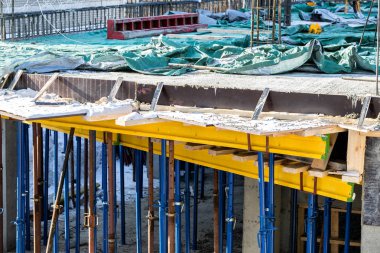 Örgü vanalar Taşıyıcı duvarlar için. Yekpare çerçeve binanın inşaatı. Sağlam duvarlar beton. Duvarlar için çerçeve. Kalıp beton yapılmış duvarlar için.