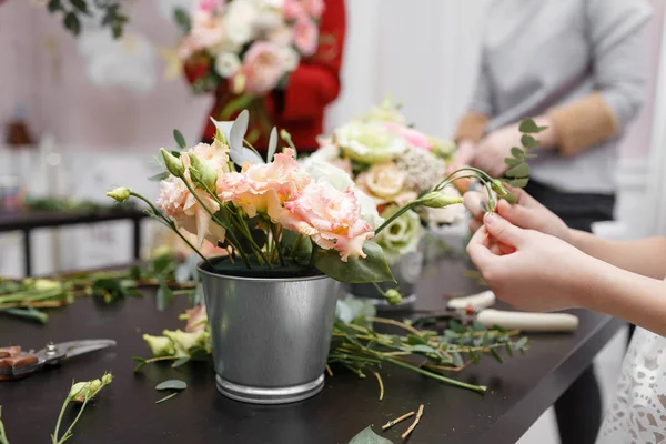 Master class on making bouquets for kids. Spring bouquet in metal ornamental flowerpot. Learning flower arranging, making beautiful bouquets with your own hands — Stock Photo, Image