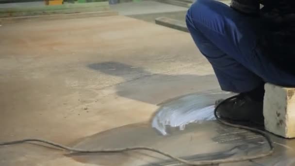 Nizhny Novgorod, Russia - October 30 2019. Plant KM PRECAST. Workers with grinder protects the metal surface. Workers in the workshop of the House-building plant. Industrial interior. Concrete plant. — Stock Video