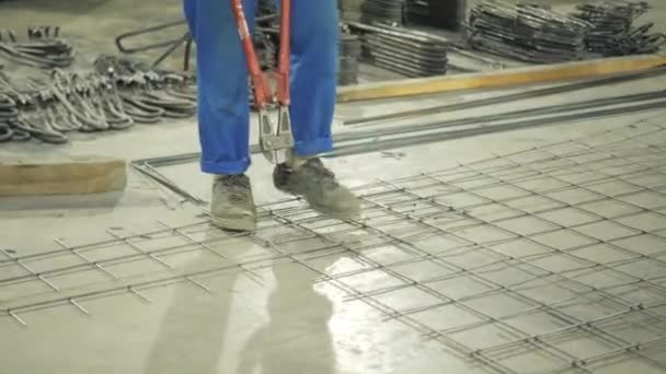 Nizhny Novgorod, Russia - October 30 2019. Plant KM PRECAST. Worker makes reinforcement for concrete. Workers in the workshop of the House-building plant. Industrial interior. Concrete plant. — Stock Video