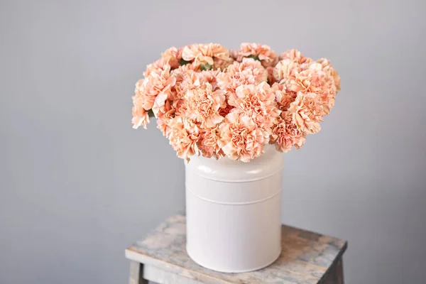 Bouquet of carnation flowers peach color. Spring background. Clove bunch present for Mothers Day. — Stock Photo, Image