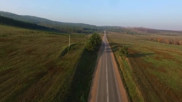 Vue Aérienne De La Route Dans La Forêt De Conifères Sur Le Lac Baïkal, Bouriatie, Russie 