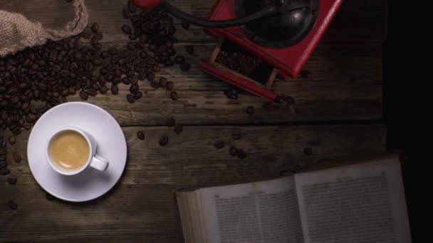 Tasse Und Kaffeebohnen — Stockvideo