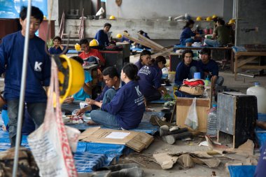 Bangkok, Tayland, öğle yemeği zamanı sırasında işçiler biraz dinlen
