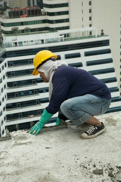 Bangkok női munkavállaló az építési telek — Stock Fotó