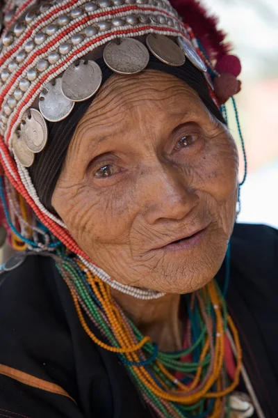 Una anciana del grupo étnico Akha —  Fotos de Stock