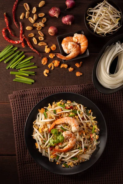 Pad thai, fideos fritos tailandeses — Foto de Stock