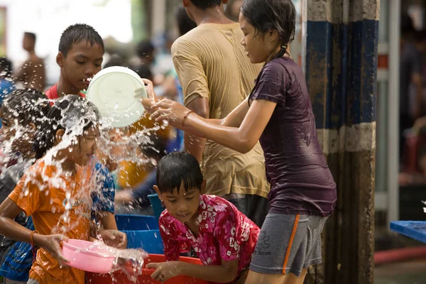 Songkran el festival tailandés de Año Nuevo —  Fotos de Stock