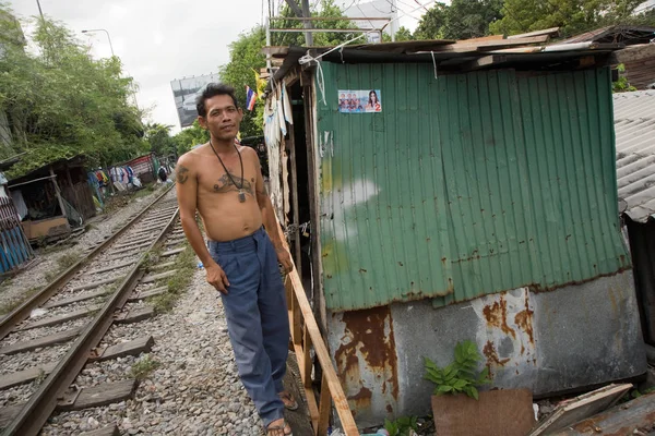 在曼谷，纹身男子肖像贫民窟. — 图库照片