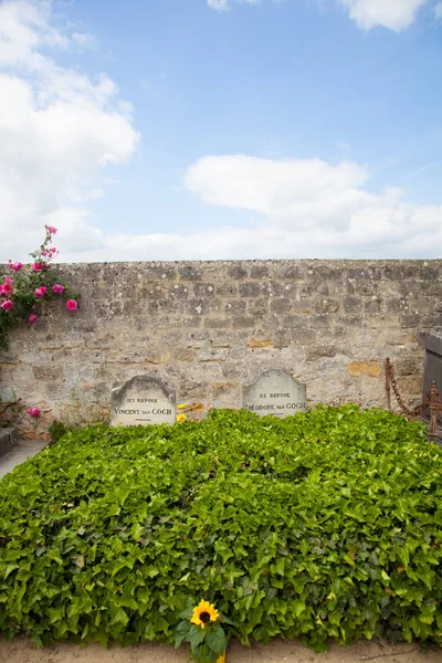 The grave of Vincent Van Gogh in France — Stock Photo, Image