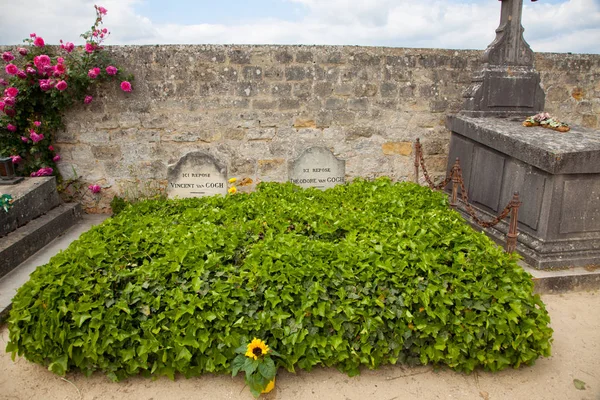 The grave of Vincent Van Gogh in France — Stock Photo, Image