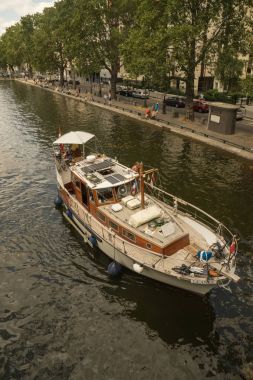 canal saint Martin Paris özel tekne yelken