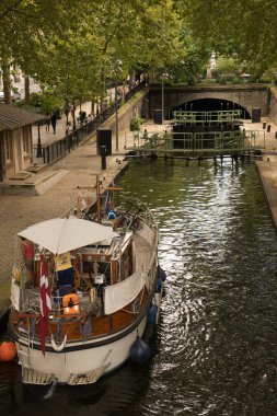 canal saint Martin Paris özel tekne yelken