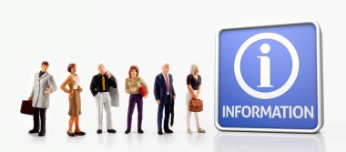 minyatür insanlar - bir grup insan önünde duran bir bilgi panosu.