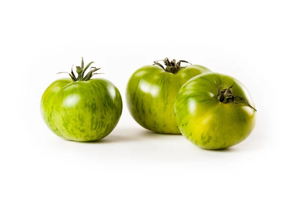 Tomates verdes sobre fondo blanco — Foto de Stock