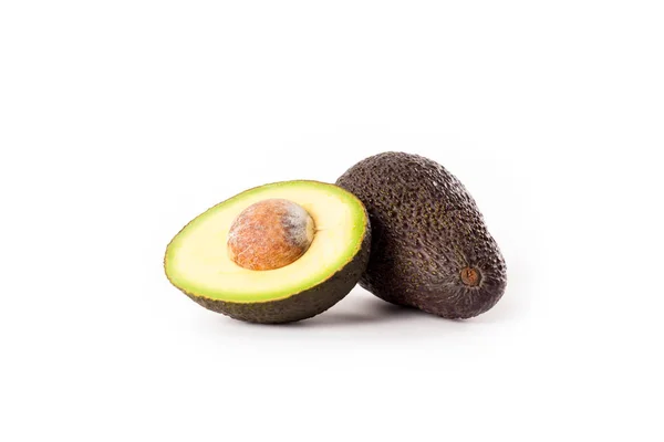 Hass avocado's geïsoleerd op witte achtergrond. — Stockfoto