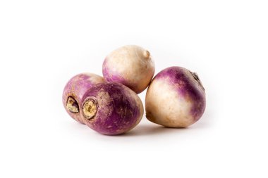 Beyaz arka plan üzerinde izole şalgam