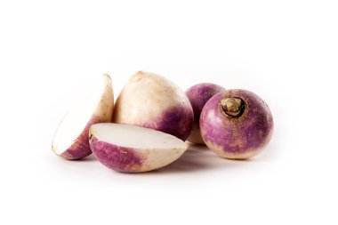 Beyaz arka plan üzerinde izole şalgam