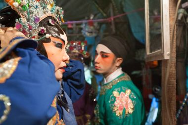 Sahne arkası Çin Opera, aktörler soyunma bitirmek ve 
