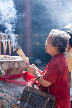 Chinatown, Bangkok, sırasında Çin yeni yılı, tapınaklar, Çin halkının tapınağın ışık tütsü sopa için gidin ve dua eden