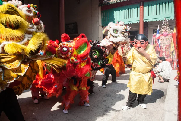 Çin yeni yılı, aslan dansı 