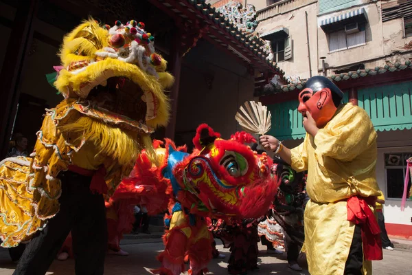 Çin yeni yılı, aslan dansı 